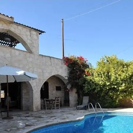 Friday's House * Polis