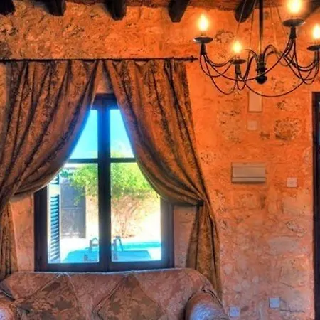 Friday's House Vilă *